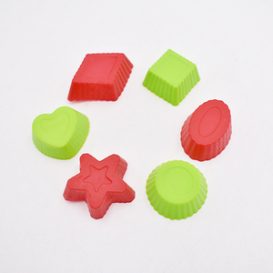 Set di Utensili per Decorazione Torte in Silicone di Alta Qualità, Stampi a Forma di Orso/Stella per Bambini - Product Image 4