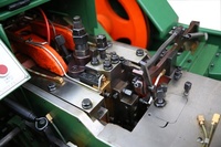 Automatique haute vitesse 1 die 2 coup frappe à froid vis faisant la machine pour les meubles vis à bois vis de cloison sèche