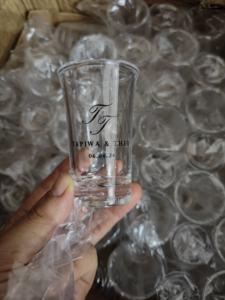 Personalisiertes 1-Unzen-Acryl-Schnapsglas für Hochzeiten, Individueller Plastikbecher für Hochzeitsgeschenke - Product Image 3