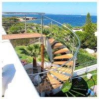 Escalier intérieur moderne de luxe courbé avec marches en bois antidérapantes de forme ronde pour la décoration de villas privées et de bâtiments commerciaux