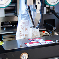 Machine de pesage et d'emballage de balance électronique de remplissage automatique verticale professionnelle pour les petites entreprises