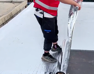 <span class=keywords><strong>Membrane</strong></span> d'étanchéité autocollante en bitume modifié SBS de 2 mm d'épaisseur, garantie de plus de 5 ans, surface en aluminium, respectueuse de l'environnement, anti-UV - Product Image 4