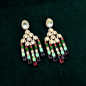 Pendientes colgantes Kundan 08976 con circonitas de colores, pendientes chapados en oro, joyería llamativa con piedra ovalada para bodas y fiestas. - Product Image 1
