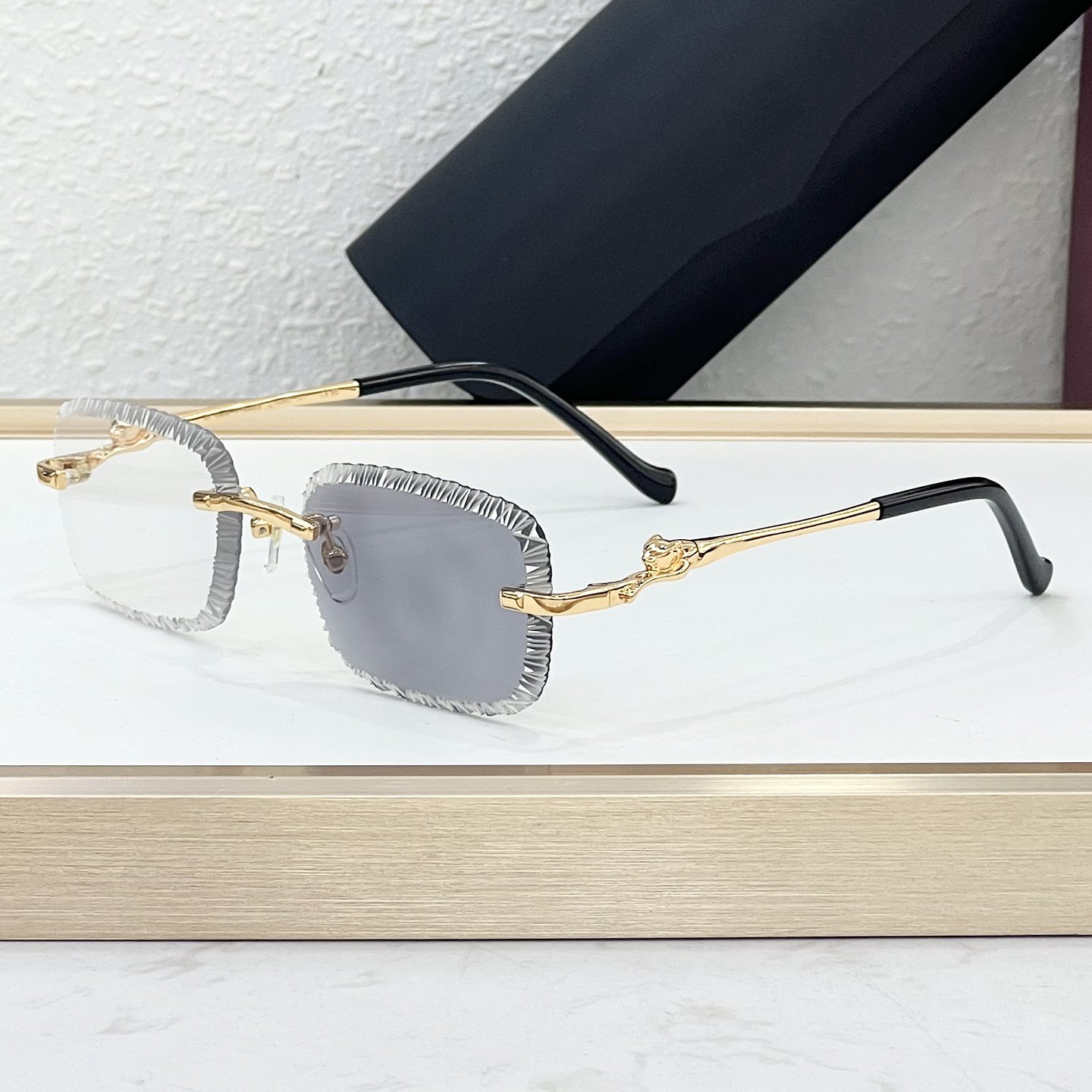 Marco dorado gris transparente