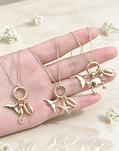 Collar con Colgante de Animales Marinos, Cadena de Latón con Incrustaciones de Microelementos, Chapado en Oro de 18K, Joyería con Múltiples Elementos - Product Image 2