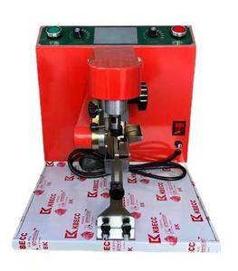 Machine à brosser l'huile semi-automatique à double vitesse réglable pour articles en <span class=keywords><strong>cuir</strong></span>, sacs et ceintures, avec moteur central - Product Image 1