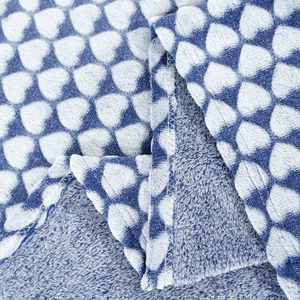 Couverture en molleton de flanelle imprimée coeur exquis pour la décoration de la maison Couverture légère floue douce et confortable chaude personnalisée - Product Image 5