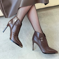 Bottines à talons fins tendance avec bride à boucle et fermeture éclair, dessus en cuir véritable, antidérapantes et confortables pour femme