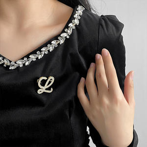 新しいファッションハイエンド女性用コサージュ文字ブローチシンプルなデザイン絶妙なニッチでフルジルコニウムスーパーフラッシュラグジュアリー - Product Image 4