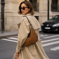 Sac à bandoulière en cuir véritable et daim de vache, forme croissant, pour femme, style rétro, sac hobo demi-lune avec garniture en cuir lisse, fournisseur ODM