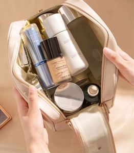 Muestra gratuita, bolsa de cosméticos portátil de gran capacidad con cremallera, bolsa de aseo impermeable, bolsa de maquillaje de poliéster PU - Product Image 2