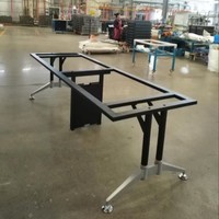 Pied de table de bureau mobile en métal moderne en forme de Y avec base creuse rectangulaire et roulettes verrouillables pour un espace de travail agile