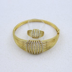 Parure de bijoux de luxe en cuivre plaqué or 18 carats, motif serpent unique, incrustée de zircon, comprenant collier, bague, bracelet et boucles d'oreilles pour femme - Product Image 1