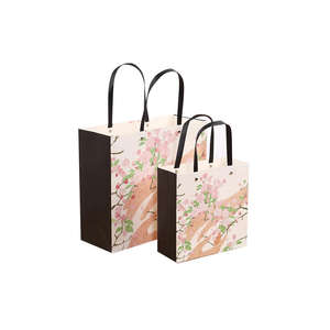 Sacs de shopping en papier couché de luxe en gros d'usine |   Emballage cadeau personnalisé avec logo, en matériaux recyclés - Product Image 1