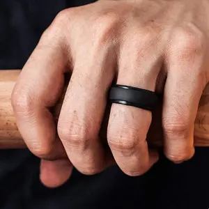Anello da lavoro resistente anello in Silicone inciso personalizzato anello da promessa in Silicone da uomo ipoallergenico da 8.5MM
