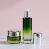 Vente en gros d'usine : Flacons cosmétiques en verre vert et flacons de sérum avec pots de crème de 30g et 50g, emballage haut de gamme