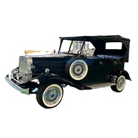 Voiture électrique rétro classique noire tendance avec auvent noir, carrosserie rétro brillante, conduite éco-responsable et personnalisable avec photo