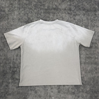 T-shirt uni gris clair délavé à manches courtes, personnalisable avec logo, coupe ample et oversize, style streetwear, en coton