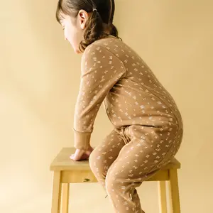 Beliebte Muster Super Soft Baby Spiel anzug GOTS Certified Organic Baby Kleidung Reiß verschluss Baby Stram pler