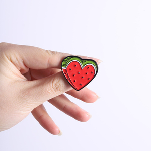Broche en émail motif pastèque symbole Palestine, forme cœur mignonne, bijou fantaisie d'été, cadeau - Product Image 4