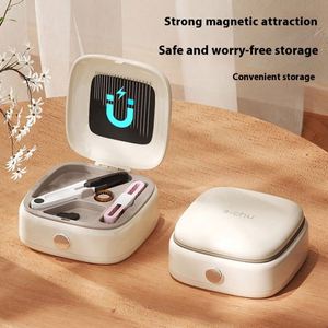 Kit de Costura Magnético Portátil Mini con Aguja e Hilo, Kit de Costura de Emergencia para Viajes con Material PP Pequeño para Uso Manual - Product Image 5