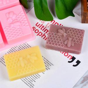 Moule à savon rectangulaire en silicone alvéolé LA, idéal pour la fabrication de savons personnalisés, cuisson, durable, antiadhésif, facile à nettoyer - Product Image 4