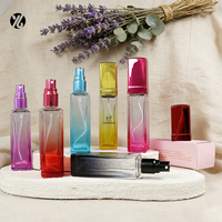 Flacons de parfum carrés en verre vides YM-03 de 20 ml avec pulvérisateur, diffuseur à bâtonnets, impression sérigraphique et étiquette estampée à chaud