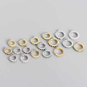 <span class=keywords><strong>Orecchini</strong></span> <span class=keywords><strong>a</strong></span> <span class=keywords><strong>Cerchio</strong></span> Vintage <span class=keywords><strong>in</strong></span> Argento Sterling 925 Placcato <span class=keywords><strong>Oro</strong></span> 18k con Zirconia Cubica per Donne, <span class=keywords><strong>Orecchini</strong></span> <span class=keywords><strong>a</strong></span> <span class=keywords><strong>Cerchio</strong></span> con Zirconi - Product Image 5
