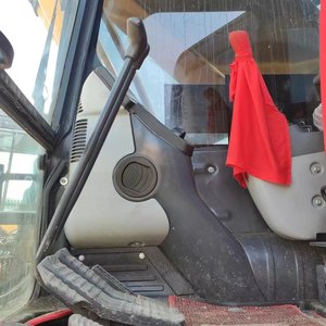 รถขุดไฮดรอลิกแบบตีนตะขาบ Komatsu PC200 มือสอง น้ำหนักใช้งาน 20000 กก. ชั่วโมงการทำงานน้อย พร้อมใช้งาน ปั๊มไฮดรอลิก - Product Image 5