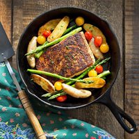 Batterie de cuisine en fonte pré-assaisonnée avec huile végétale ronde antirouille, poêle à frire à poignée courte en surface antiadhésive pour suspension