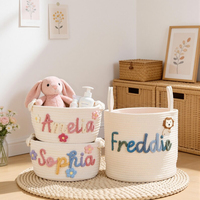 Panier carré en corde de coton fait main avec nom personnalisé, broderie multicolore en fil, organisateur de chambre d'enfant, taille personnalisable, pour jouets