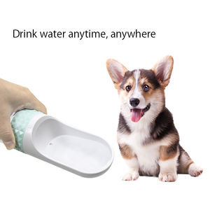 Dispensador de agua portátil para mascotas de viaje al por mayor grado alimenticio a prueba de fugas al aire libre perro y gato taza forma rectangular embalaje de cartón - Product Image 3
