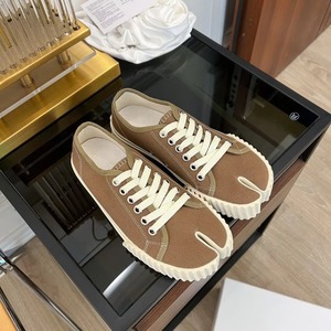 Nouvelles sandales plates décontractées de luxe en toile pour couple, antidérapantes, à rayures, à bout fendu, style tongs, chaussures de créateur pour femmes 2025 - Product Image 3