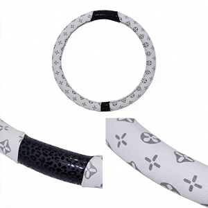 Funda para <span class=keywords><strong>Volante</strong></span> con Monograma de Leopardo, Cuero Blanco Aire Space, Flor Cruzada Negra, PVC de 1.2mm, Universal, 38cm, 15 Pulgadas, para Auto - Product Image 3