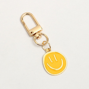 Lovely Key Bag Charms <span class=keywords><strong>7</strong></span> colores amarillo rosa azul negro Metal esmalte feliz cara sonriente llavero para mujer llavero - Product Image 4