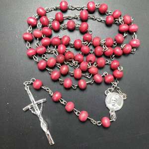 향수 로즈 향기 나무 구슬 종교 교황 프란시스 카톨릭 묵주 목걸이 십자가 및 플라스틱 세인트 케이스 - Product Image 4