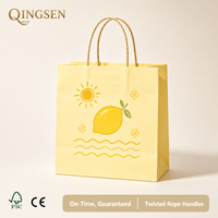Sac de courses en papier jaune pâle personnalisé OEM avec impression d'illustration de citron et poignées en corde torsadée pour les magasins d'alimentation et de détail