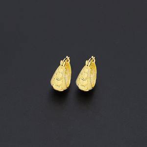 ต่างหูห่วงดีไซน์เนอร์ชุบทอง 24k คุณภาพสูงจากดูไบ สำหรับผู้หญิง สไตล์คลาสสิก ประดับเพชรซิร์คอน วัสดุทองเหลือง ขายตรงจาก Jxx - Product Image 5