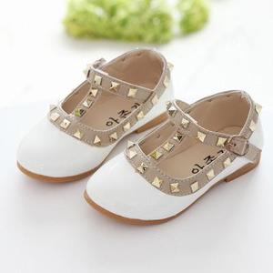 Capretti di estate di Modo Pattini Della Principessa Della Ragazza Coreana del Ribattino DELL'UNITÀ di ELABORAZIONE di Cuoio Rosso <span class=keywords><strong>Scarpe</strong></span> Da Ballo Bambino <span class=keywords><strong>Scarpe</strong></span> Scuola Ragazza - Product Image 4