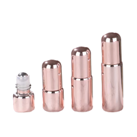 Flacon cosmétique rond chic en verre avec bouchon roll-on doré estampé pour sérum de soin et parfum – Design élégant pour coiffeuse de chambre