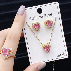 Conjunto <span class=keywords><strong>de</strong></span> Joyería <span class=keywords><strong>de</strong></span> <span class=keywords><strong>Acero</strong></span> <span class=keywords><strong>Inoxidable</strong></span> con Forma <span class=keywords><strong>de</strong></span> Corazón, Cadena <span class=keywords><strong>de</strong></span> Clavícula Simple <span class=keywords><strong>y</strong></span> Versátil con Collar <span class=keywords><strong>de</strong></span> Diamantes, <span class=keywords><strong>Aretes</strong></span> <span class=keywords><strong>y</strong></span> Anillo <span class=keywords><strong>de</strong></span> Moda - Product Image 4