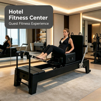 Reformer Pilates en chêne noir finition commerciale, barre de pieds réglable sur 7 niveaux, accessoires complets pour studio de gym