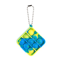Porte-clés Pop It tendance 2026 en patchwork arc-en-ciel, jouet anti-stress portable en silicone à bulles à presser pour cadeau d'anniversaire