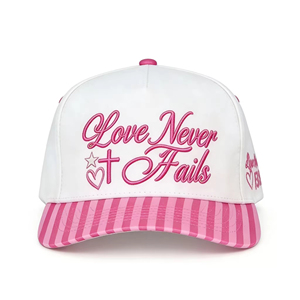 Casquette de baseball 5 panneaux personnalisée en gros avec broderie 3D en relief, visière rayée rose et blanche, réglable, en coton, style rétro, avec fermeture snapback - Product Image 3