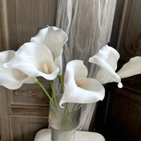 Grandes fleurs artificielles de lys blanc au toucher réel pour les arrangements floraux du Nouvel An, les mariages et la décoration de la maison