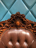 Lit de chambre vintage sculpté en bois massif de chêne avec surface en cuir véritable de style européen luxueux BTLB054 pour la maison ou l'hôtel