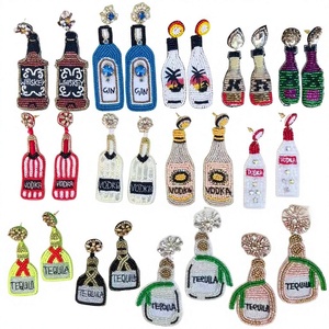 Pendientes de botella con cuentas hechos a mano, diseño de whisky, ginebra, vodka, tequila, pendientes clásicos de moda para mujer, joyería colorida para boda - Product Image 1