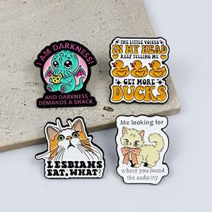 Broche animale mignonne de dessin animé, forme irrégulière créative, accessoire anglais, badge personnalisé et polyvalent, décoration de sac à dos - Product Image 3