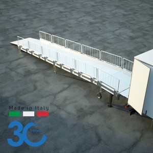 Rampa Móvil de Aluminio para Patio TM PEDANE KING120, Marco de Acero Galvanizado Manual, Capacidad de 8000 kg, Cumple con la Norma EN1398 - Product Image 2