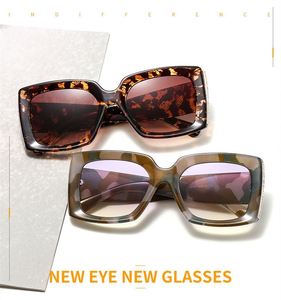 Nouvelles lunettes de soleil carrées de style rétro classique nuances surdimensionnées en plastique dégradé en rouge <span class=keywords><strong>bleu</strong></span> <span class=keywords><strong>gris</strong></span> avec cadres de style soleil - Product Image 4
